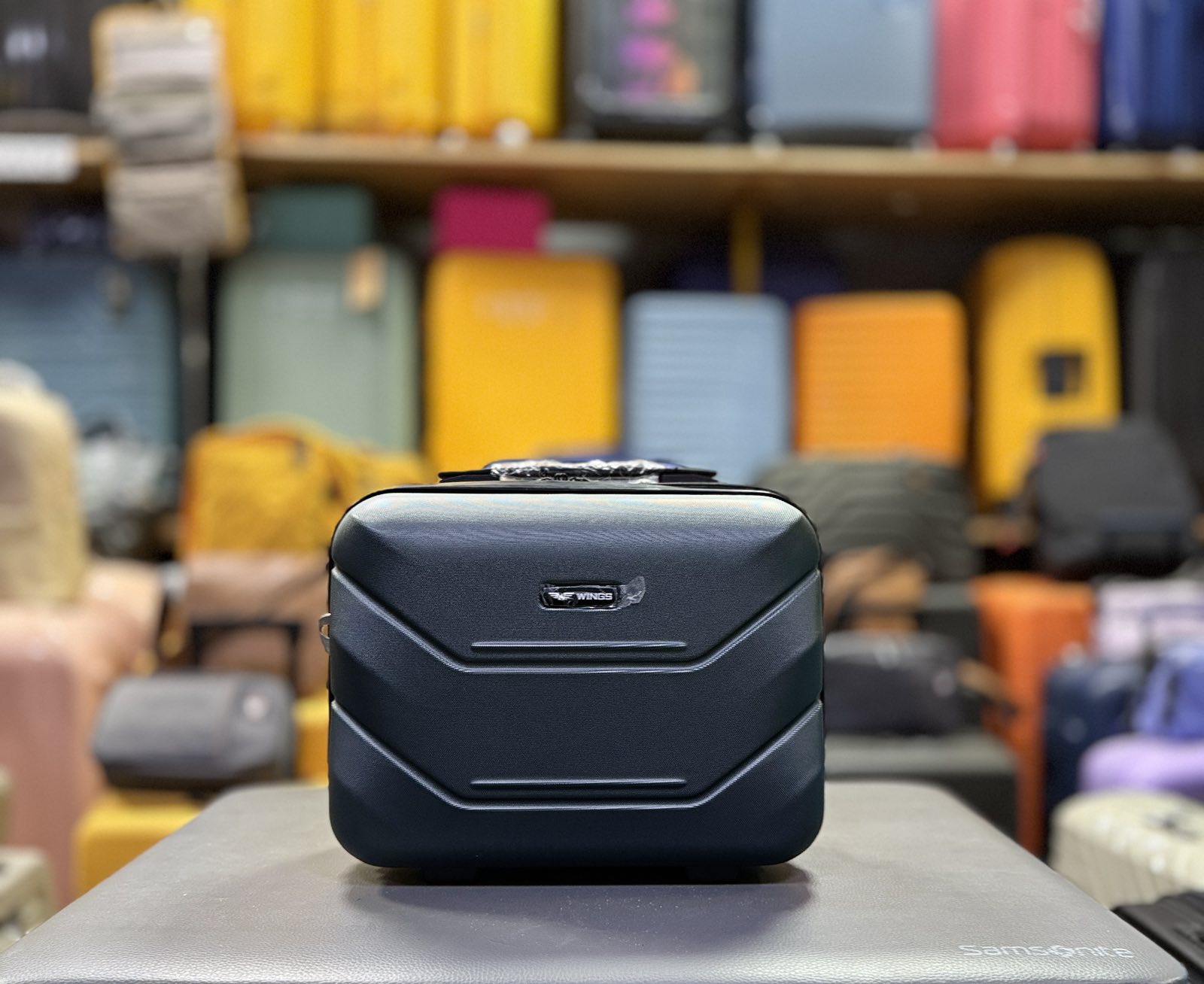 Бьюті-кейс Wings 149 темно-зелений