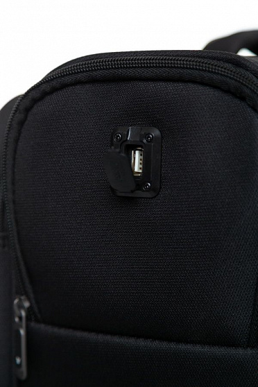 Маленька валіза з USB-портом Roncato Sidetrack 415283/01