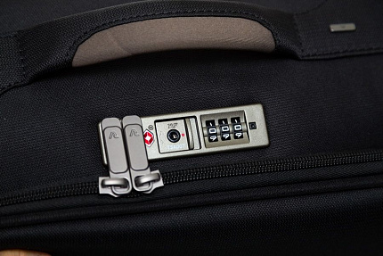 Маленька валіза з USB-портом Roncato Sidetrack 415283/01